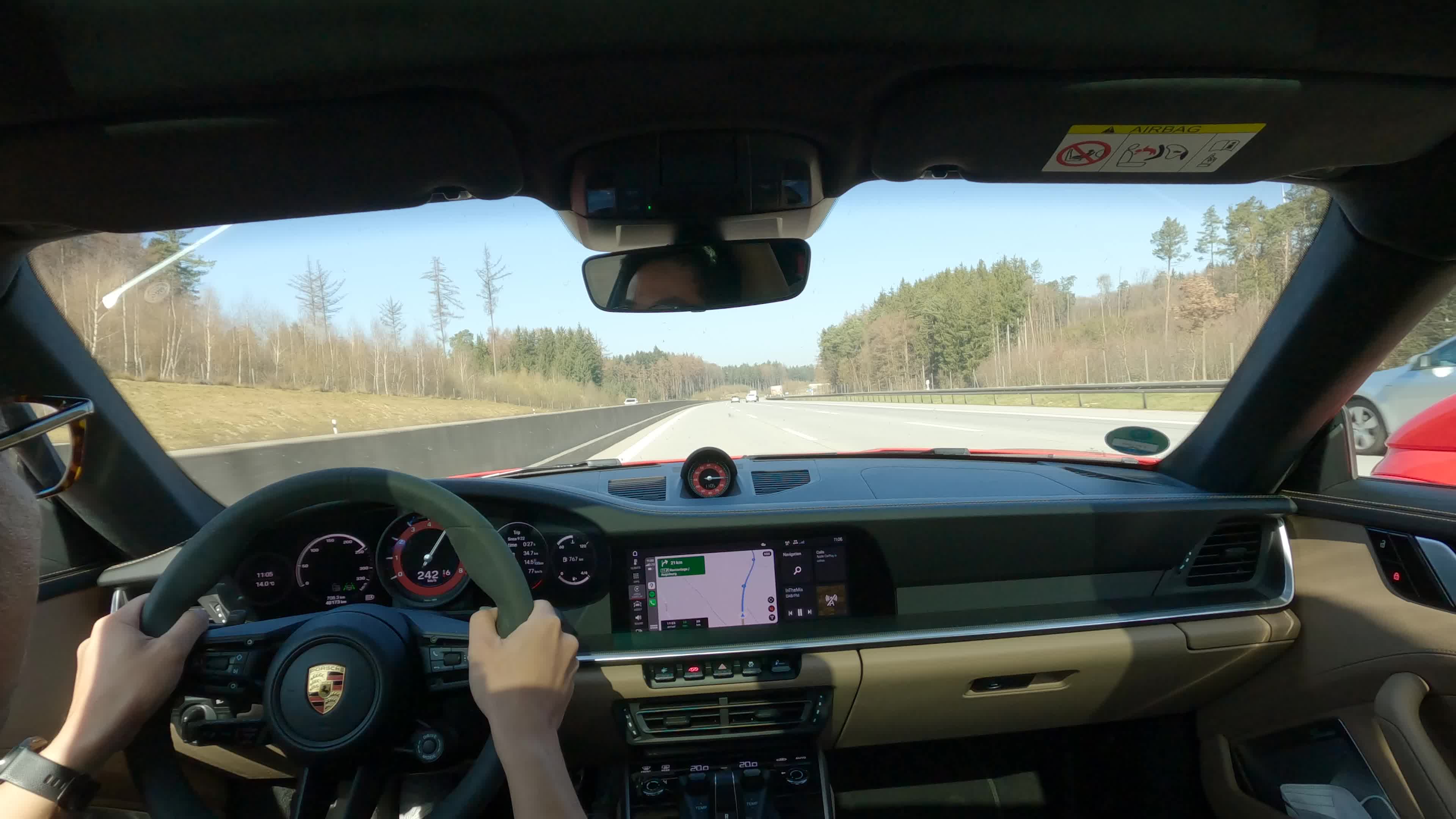 UHR: Mit einem Porsche 911 Carrera S über Deutschlands Autobahn fahren